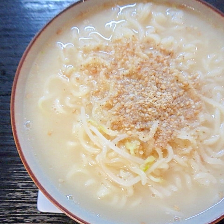 にんにく風味の胡麻ラーメン